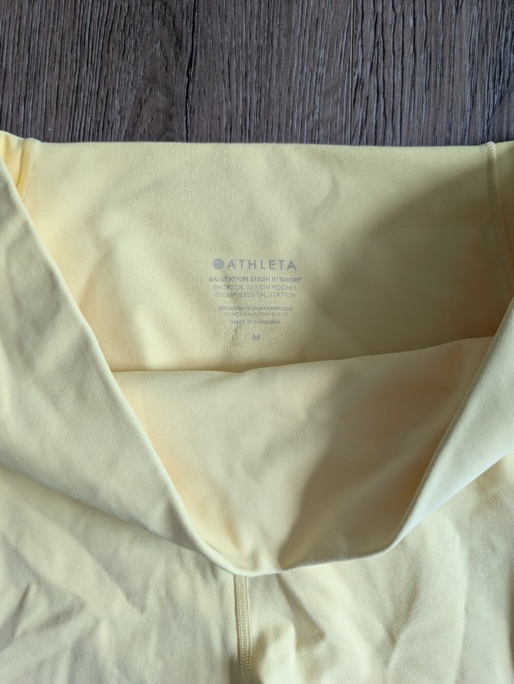 Athleta Salutation Stash High Rise 5" Citron Yellow Shorts - Picture 4 of 4